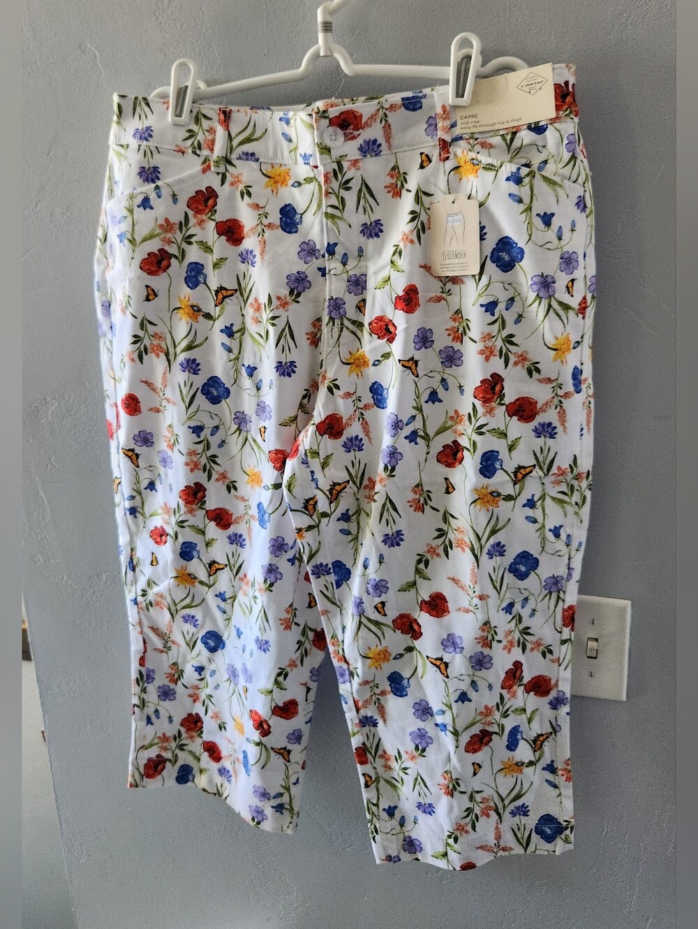 🆕️St. John's Bay Secretly Slender Women's Size 14 Floral Capris